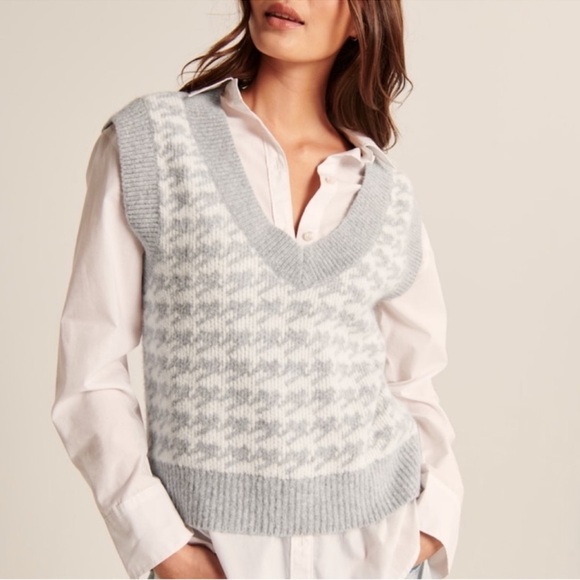 Abercrombie & Fitch Gray and Cream Houndstooth V-Neck Sweater Vest Size S - Picture 2 of 9